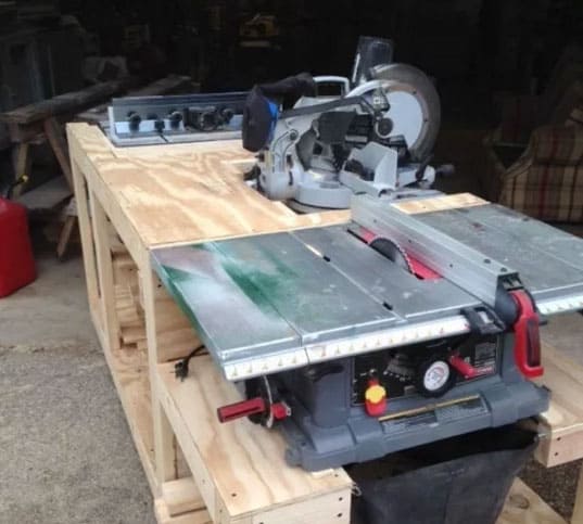 Shed work bench with integrated machines
