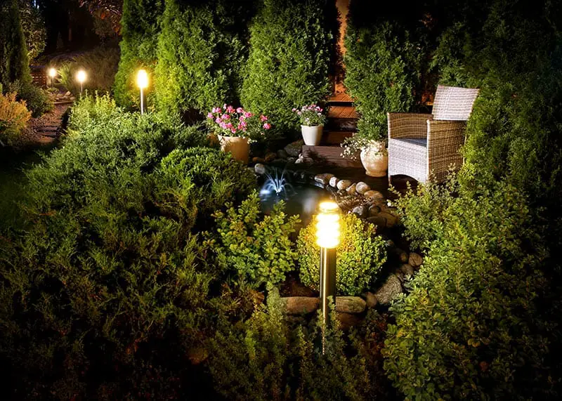 Cheap Landscaping Lights - A good example of a nice effect for little money