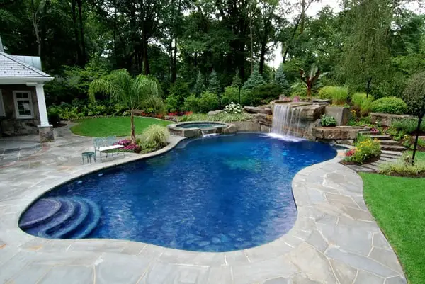 custom-swimming-pool-landscaping