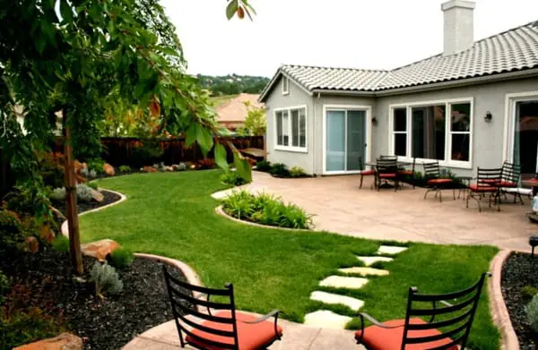 ranch_house_backyard-landscaping-design