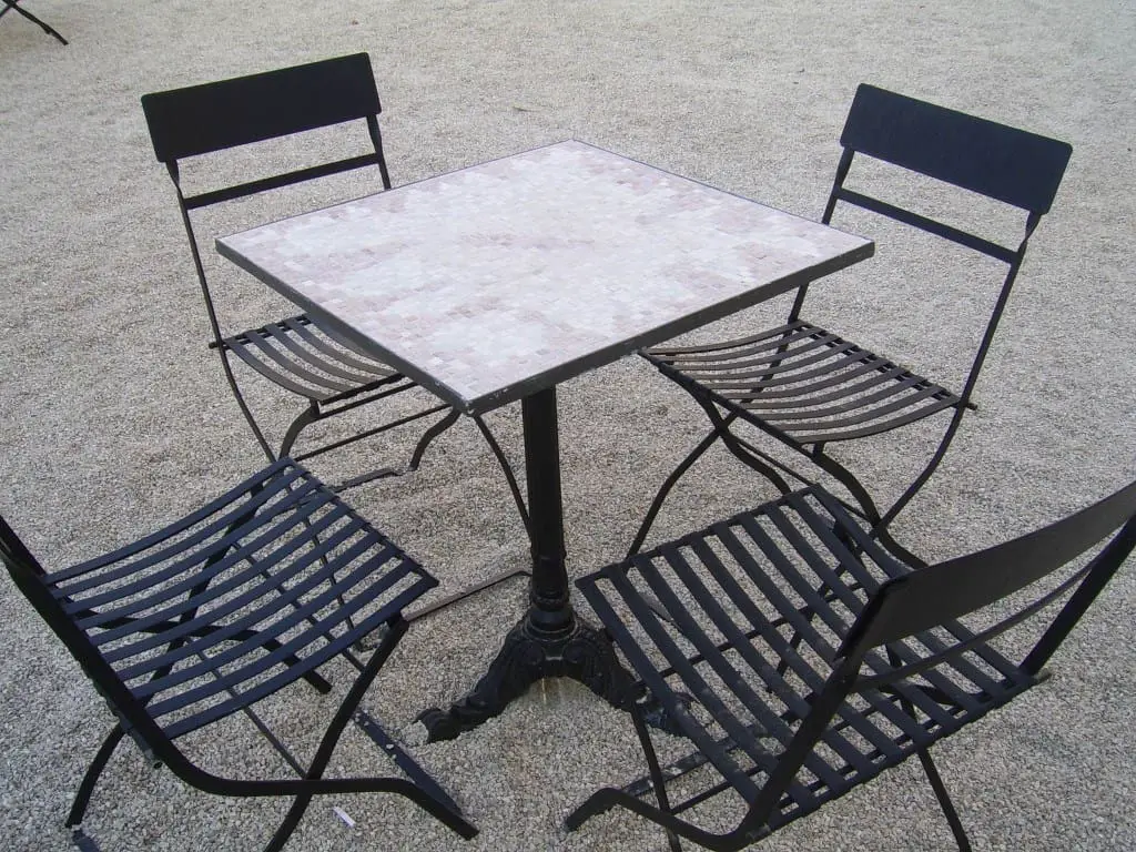 How to Buy the Right Patio Furniture - metal patio furniture